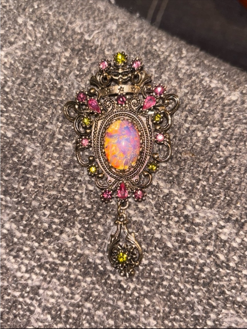 Authentic 1975 Sarah Coventry "Contessa" Brooch / Pendant